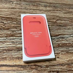 APPLE iPhone 12 Leather Sleeve Magsafe in color Pink Citrus